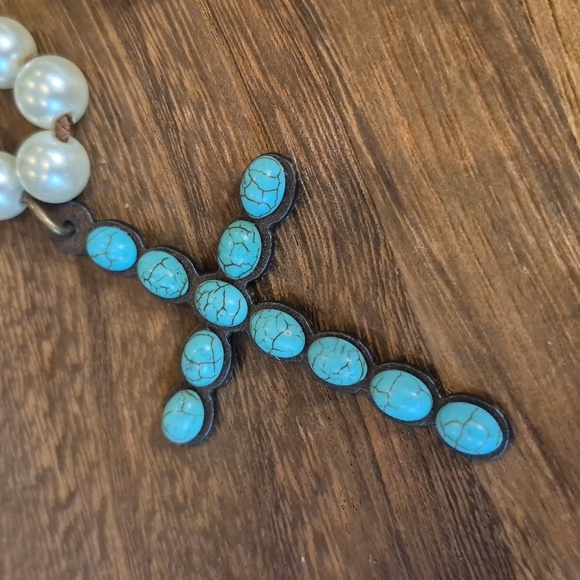 Vintage Turquoise Stone Cross Pendant Pearl & Suede Necklace - Picture 3 of 12